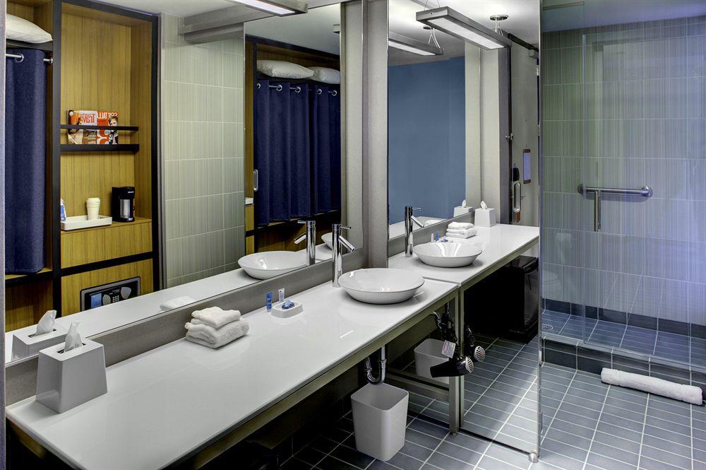 Отель Aloft Bengaluru Whitefield Экстерьер фото