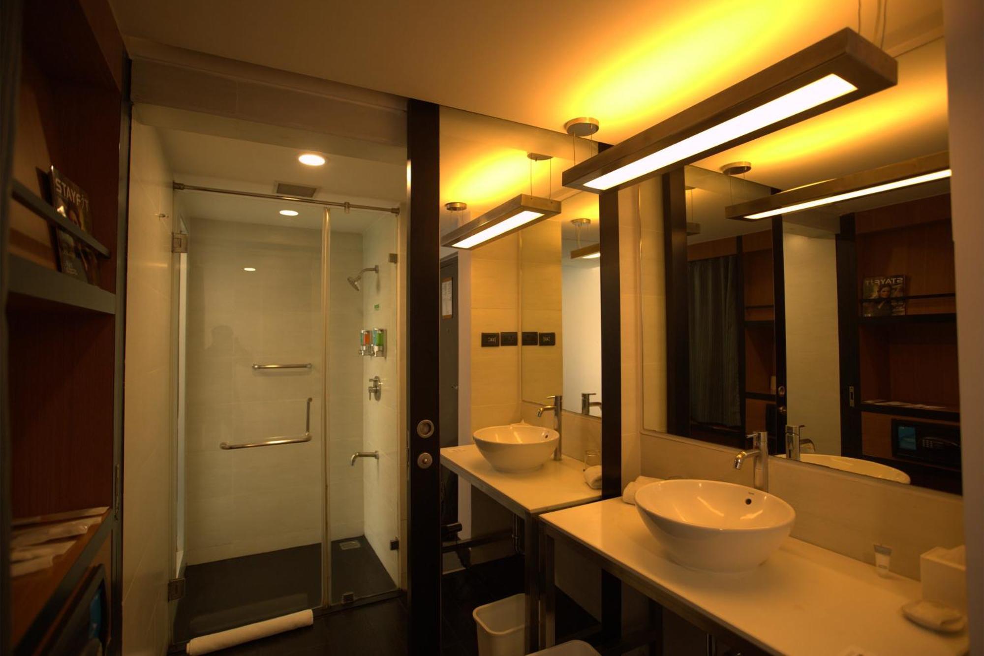 Отель Aloft Bengaluru Whitefield Экстерьер фото