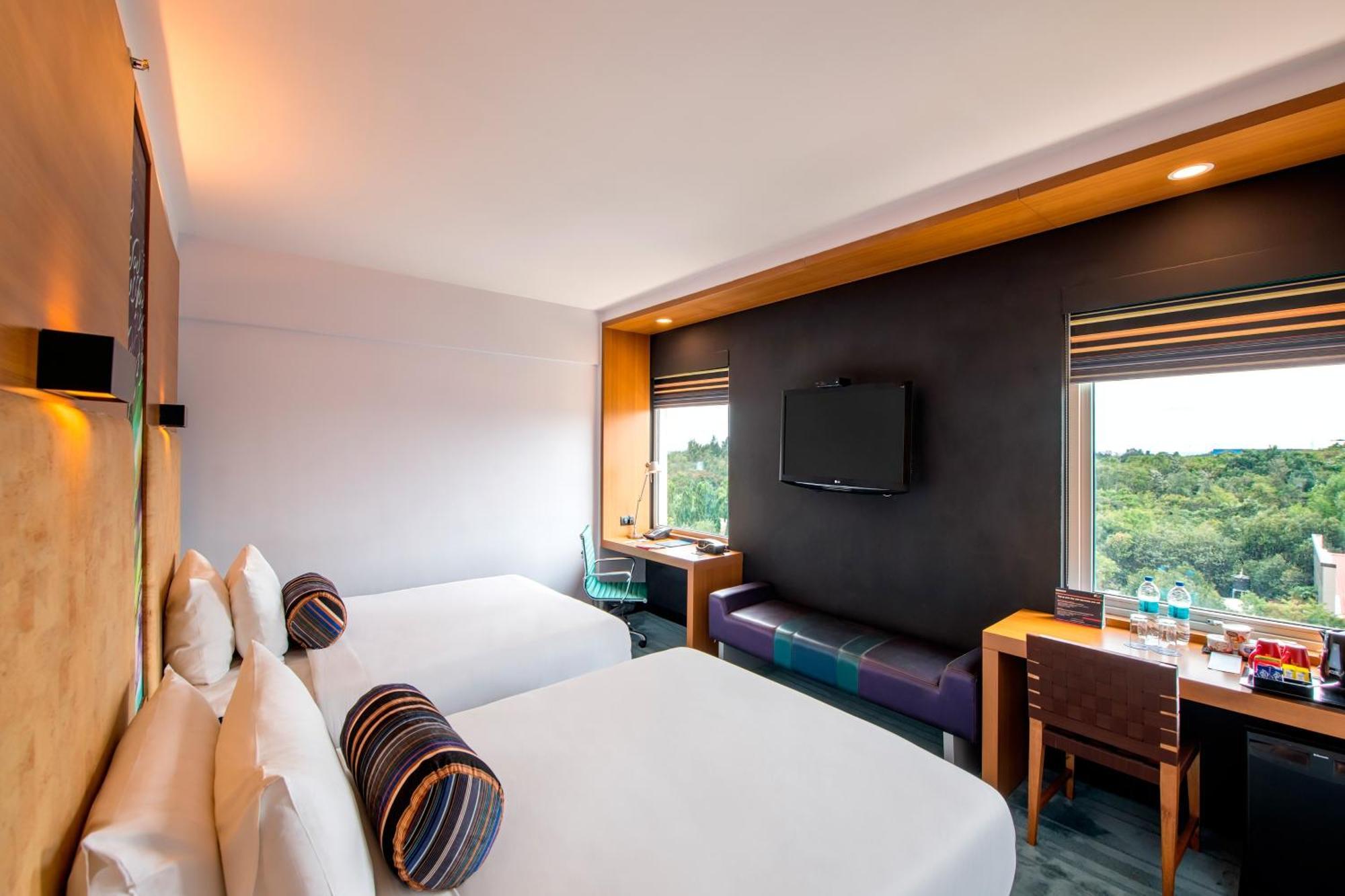 Отель Aloft Bengaluru Whitefield Экстерьер фото